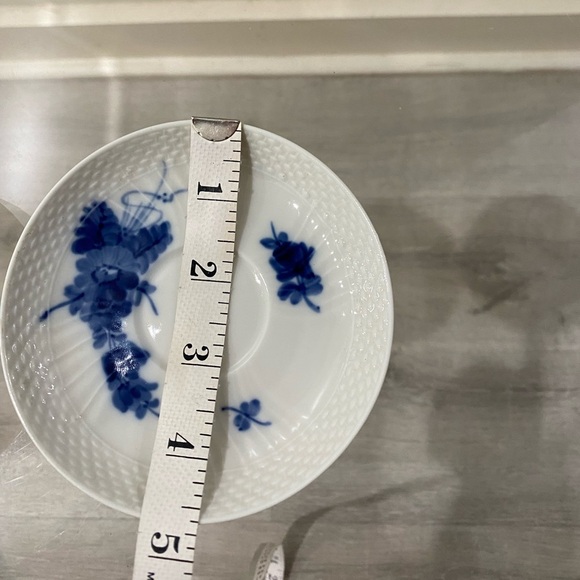 Vintage ROYAL COPENHAGEN BLUE FLORAL COFFEE SAUCER - Picture 5 of 6